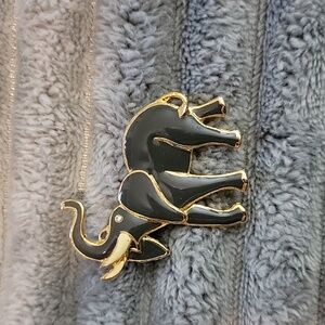 Elephant brooche